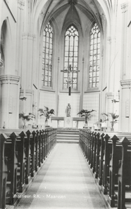 605765 Interieur van de Rooms-katholieke Heilig Hartkerk (Breedstraat 3) te Maarssen.